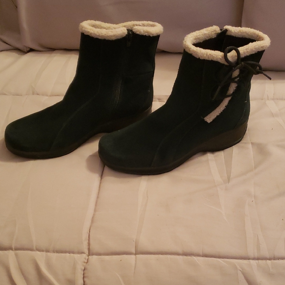 Clarks Black Suede Boots SZ 7 M Women's